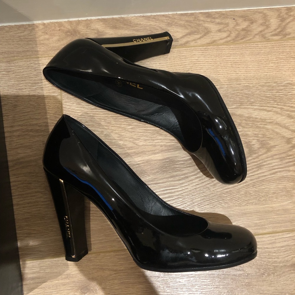 Chanel Black Patent Leather Pump - Picture 10 of 12